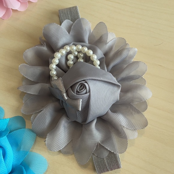 NWOT Set of 5 Pearl and Flower Headband - Picture 7 of 8